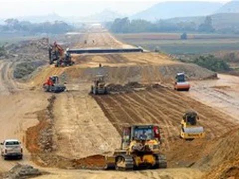 'Thúc' giải ngân vốn đầu công cuối năm để 'về đích' mục tiêu tăng trưởng