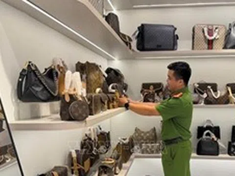 Đà Nẵng: Phát hiện hàng nghìn túi xách 'hàng hiệu' không rõ nguồn gốc