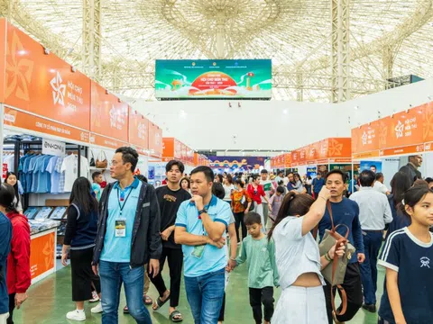 Lượng khách đông kỷ lục ngay ngày đầu tiên của Hội chợ Mùa Thu 2025