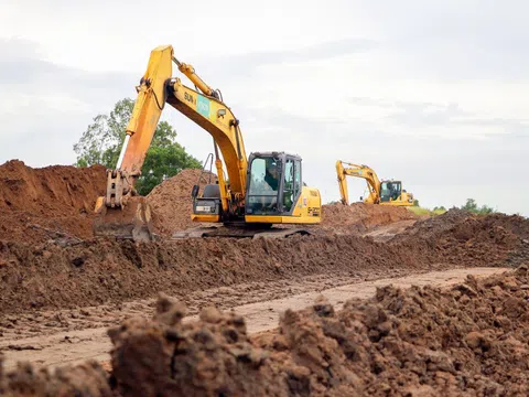 Yêu cầu các nhà thầu đẩy nhanh tiến độ để thông xe dịp 19/12