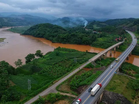 Thí điểm phân làn đường trên cao tốc Nội Bài-Lào Cai