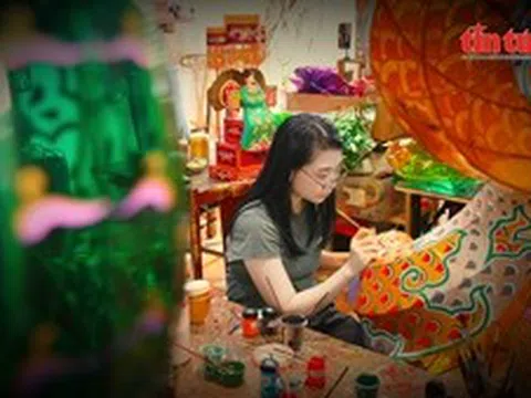 Người trẻ ‘thắp sáng’ ký ức Trung thu bằng lồng đèn truyền thống