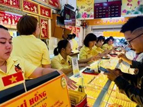 Thị trường vàng vẫn 'nóng bỏng' sau quyết định xóa độc quyền