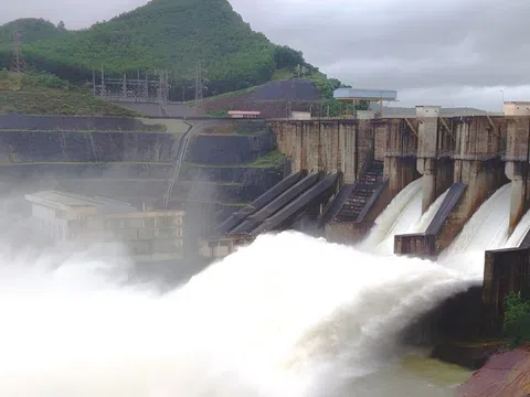 Siết chặt vận hành hồ thủy điện, bảo đảm an toàn hạ du trước mưa lũ kéo dài