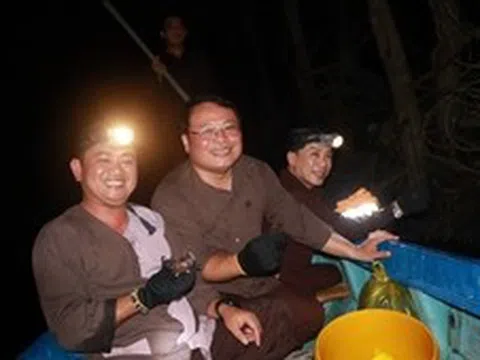 Trải nghiệm làm ‘thợ săn’ ba khía đêm ở đất mũi Cà Mau