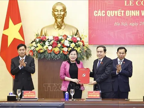 Chủ tịch Quốc hội Trần Thanh Mẫn chủ trì Lễ công bố các quyết định về công tác cán bộ