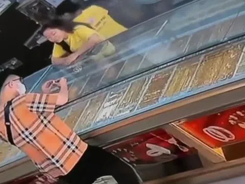 Bắt giữ 2 thanh niên cướp tiệm vàng ở TP.HCM