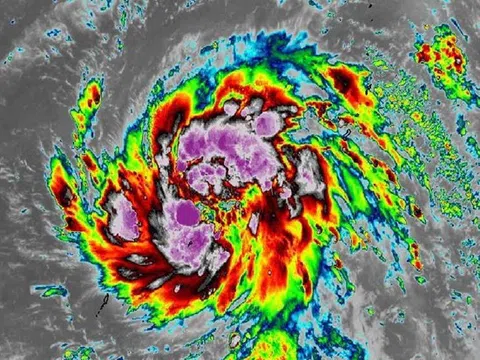 Bão số 13 vừa tan, "mầm mống" bão mới đã xuất hiện