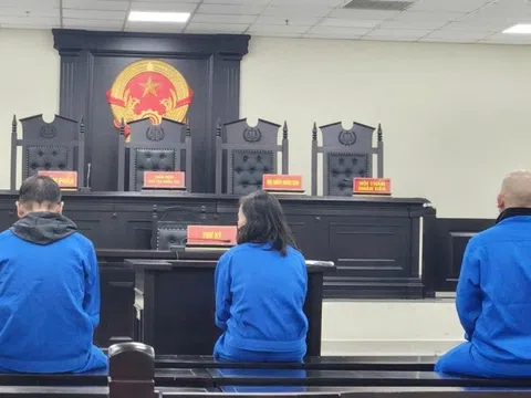 Cựu cán bộ TAND Tối cao nhận 2 thùng tiền của nữ doanh nhân để "chạy” thắng kiện