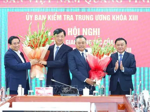 Hội nghị bàn giao công tác của Chủ nhiệm Ủy ban Kiểm tra Trung ương