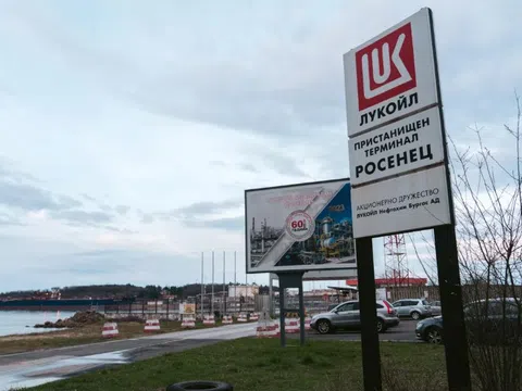 Các nước EU tìm cách bảo vệ nhà máy lọc dầu Nga trước lệnh trừng phạt mới của Mỹ