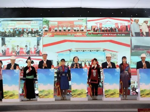 Phó Thủ tướng Phạm Thị Thanh Trà dự lễ khởi công 4 trường nội trú biên giới Lào Cai, tặng quà học sinh khó khăn