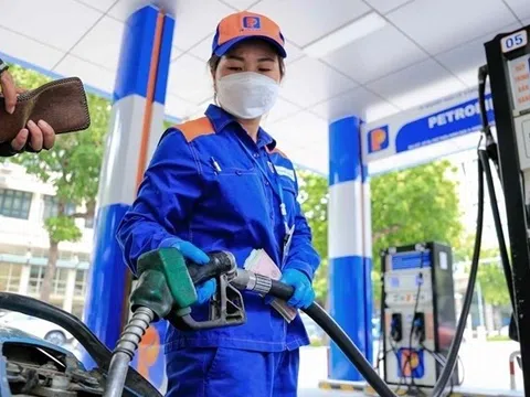 Giá xăng dầu giảm mạnh