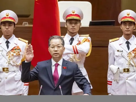 Chánh án Tòa án nhân dân Tối cao Nguyễn Văn Quảng tuyên thệ nhậm chức