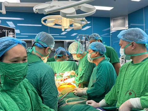 Lần đầu tiên, 2 ca ghép phổi thực hiện song song và thành công
