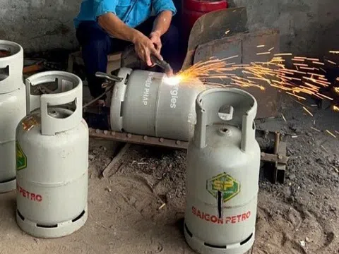 Đồng Tháp: Tiêu hủy gần 500 chai LPG giả mạo nhãn hiệu