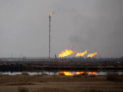 Sau châu Âu, gã khổng lồ dầu Nga lại gặp “cơn đau đầu” ở Trung Đông