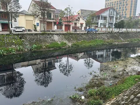 Nghệ An: Kênh Bắc “đen như mực”, người dân khổ sở sống chung với ô nhiễm