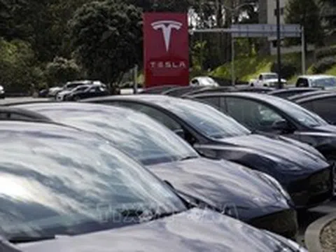 Tesla thông báo kế hoạch vận hành robotaxi giám sát tại bang California