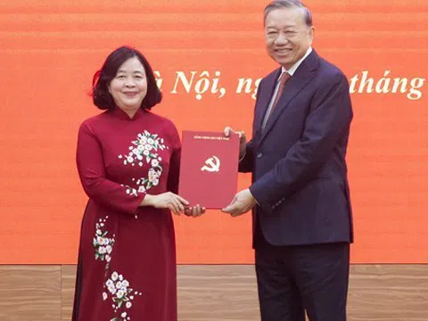 Đồng chí Bùi Thị Minh Hoài giữ chức Bí thư Đảng ủy Mặt trận Tổ quốc, các đoàn thể Trung ương