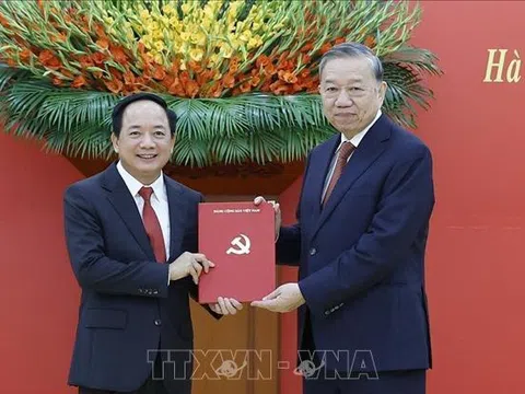 Tổng Bí thư Tô Lâm trao các quyết định bổ nhiệm Trưởng Ban Tuyên giáo và Dân vận Trung ương và Phó trưởng ban Thường trực Ban Nội chính Trung ương