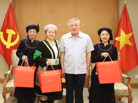 Sự nỗ lực, cống hiến thầm lặng của các cô giáo là rất cao cả, thiêng liêng