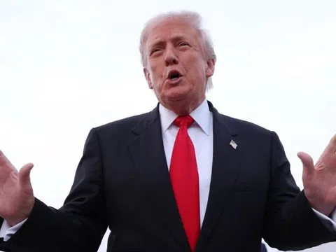 Ông Trump ủng hộ áp thuế quan 500% lên “khách quen” của dầu Nga