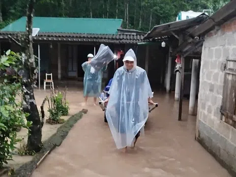 Mưa lớn gây ngập lụt, chia cắt nhiều khu vực ở Quảng Trị