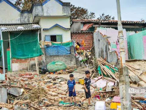 Hỗ trợ người dân dựng lại nhà sau bão lũ để kịp đón Tết