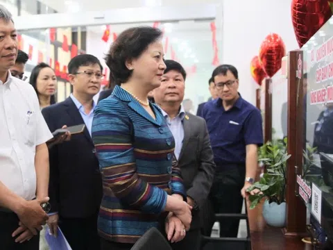 Phó Thủ tướng Phạm Thị Thanh Trà kiểm tra hoạt động Trung tâm phục vụ hành chính công phường Hải Châu, Đà Nẵng