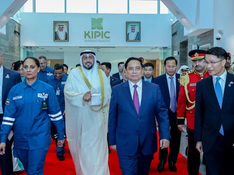 Thủ tướng thăm tổ hợp lọc hóa dầu lớn hàng đầu thế giới tại Kuwait
