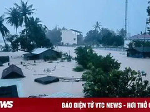 Người dân trắng đêm chạy lũ trong đợt ngập lụt lịch sử