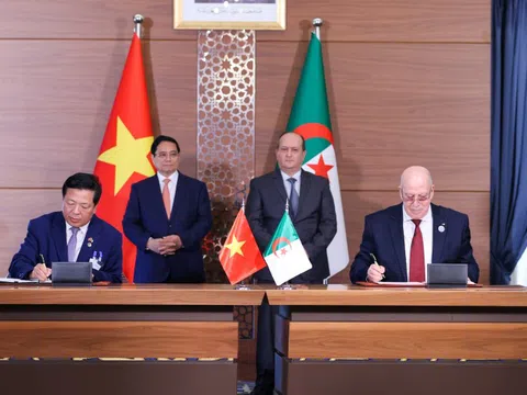 Việt Nam - Algeria ký kết nhiều văn kiện hợp tác quan trọng