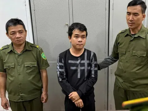 Bắt đối tượng đưa con đi học "tiện tay" giật luôn dây chuyền của bé gái lớp 1