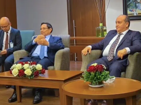 Hai Thủ tướng Việt Nam, Algeria làm việc với các doanh nghiệp để thúc đẩy các dự án cụ thể