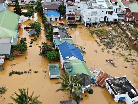 Bảo đảm nguồn cung hàng hóa thiết yếu tại các vùng bị cô lập do mưa lũ