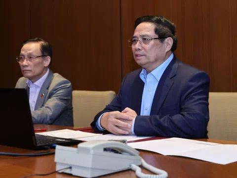 Thủ tướng họp khẩn trực tuyến từ Algeria về ứng phó mưa lũ, thiên tai