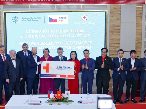 Hội Chữ thập đỏ Việt Nam tiếp nhận hỗ trợ bão lũ từ Cộng hòa Séc