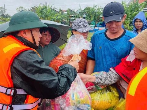 Tổng cục Chính trị thăm, động viên người dân vùng lũ Đắk Lắk và Gia Lai