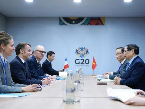 Thủ tướng Phạm Minh Chính gặp Tổng thống Pháp Emmanuel Macron