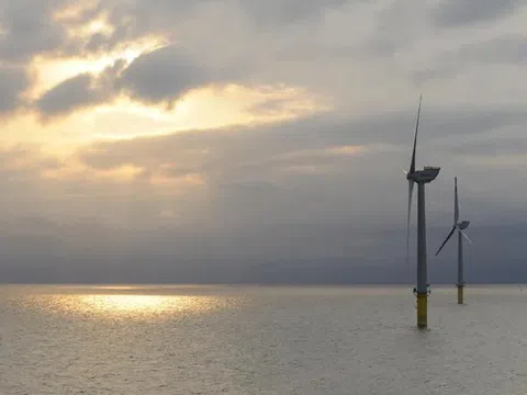 Hành trình tháo dỡ trang trại điện gió ngoài khơi đầu tiên của Đức bắt đầu