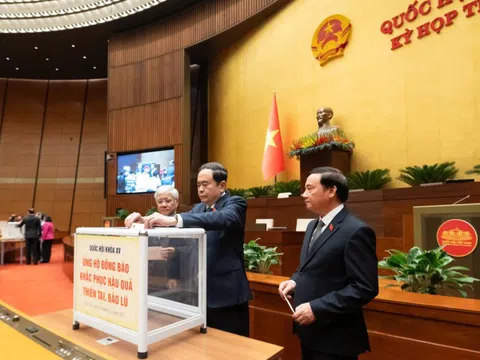 Ủy ban Thường vụ Quốc hội tổ chức quyên góp ủng hộ đồng bào khắc phục hậu quả thiên tai, mưa lũ