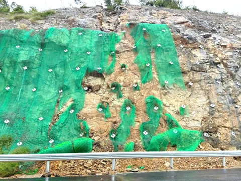 Khẩn trương khôi phục công trường thi công cao tốc sau mưa lũ