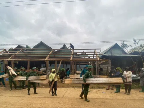 Đà Nẵng: Tiếp tục di dời các hộ dân khỏi khu vực sạt lở ở xã Hùng Sơn