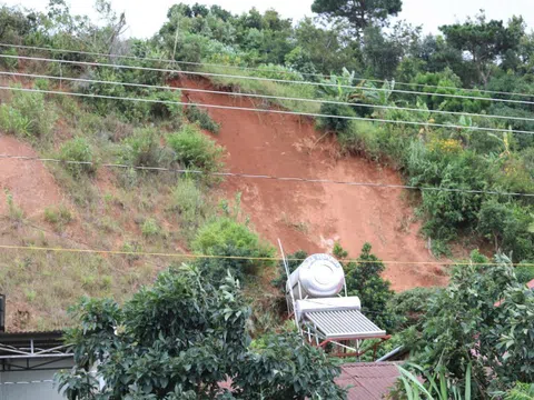 Lâm Đồng tiếp tục di dời hàng chục hộ dân vùng sạt lở D'ran đến nơi an toàn