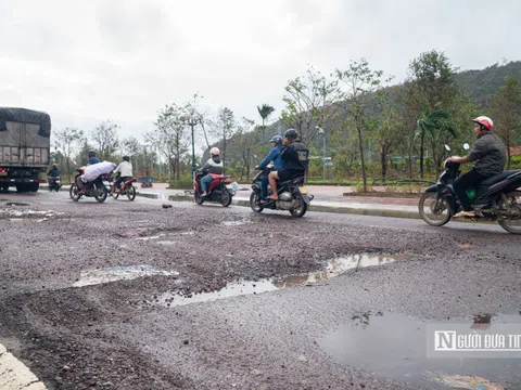 Sau lũ, xuất hiện hàng loạt ổ gà, ổ voi trên tuyến đường huyết mạch qua Quy Nhơn
