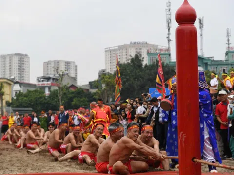 Gìn giữ và lan tỏa mạnh mẽ Nghi lễ và trò chơi Kéo co Ngồi tại Đền Trấn Vũ