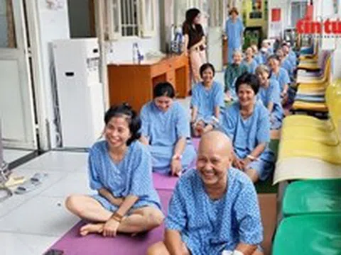 Lớp yoga hành lang - nơi tiếp thêm năng lượng sống cho bệnh nhân ung thư