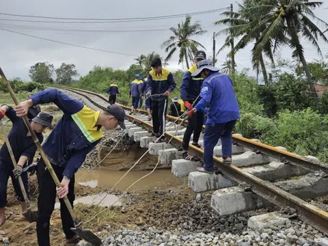 Dự kiến thông tuyến đường sắt Bắc – Nam sau 8 ngày gián đoạn do mưa lũ miền Trung
