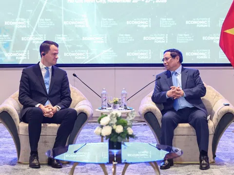 Thủ tướng đề nghị WEF đưa Diễn đàn Kinh tế mùa Thu thành sự kiện thường niên